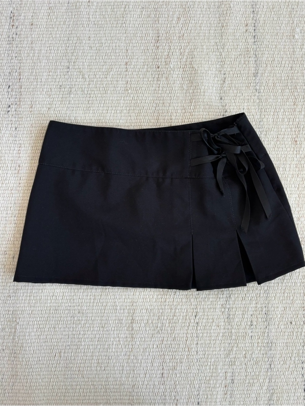 | Zara Basic | Black Mini Skirt with Side Ribbon and Pleated Detail size 6